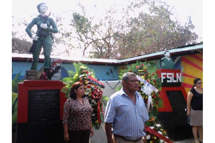 Homenaje a Luisa Amanda Espinoza y Enrique Lorente